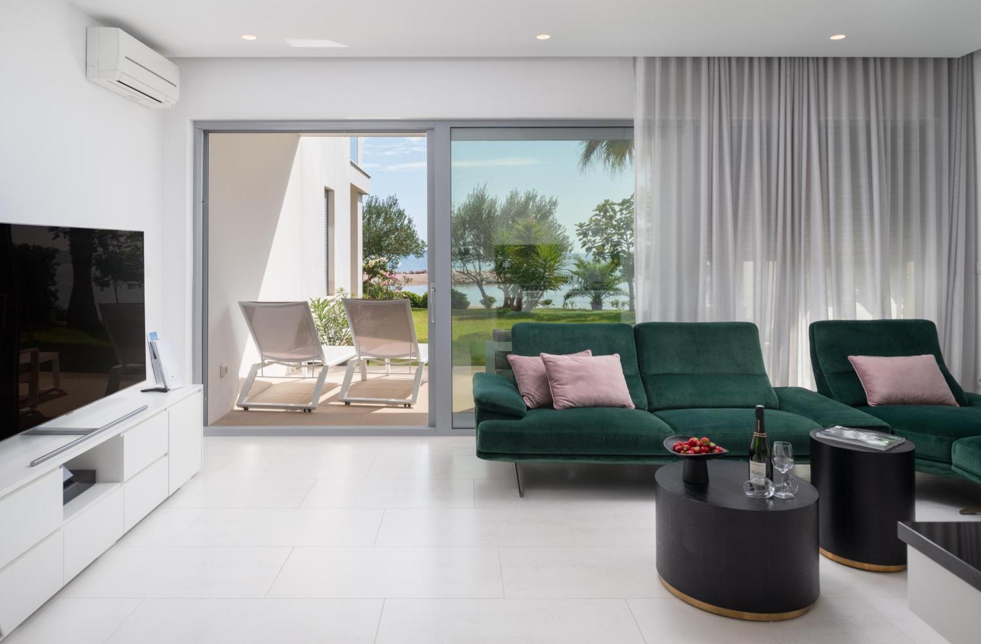 Suncana Villa Sukosan Luaran gambar